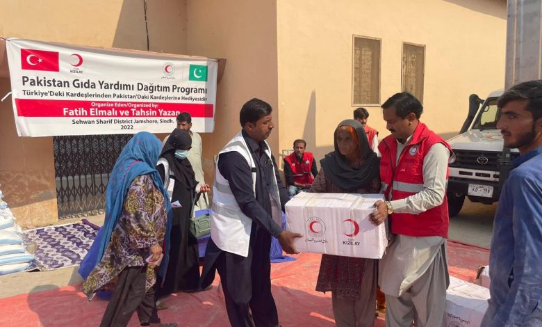 Photo of Turkish organizations distribute cash grants, food packages among flood-affected families in Sehwan