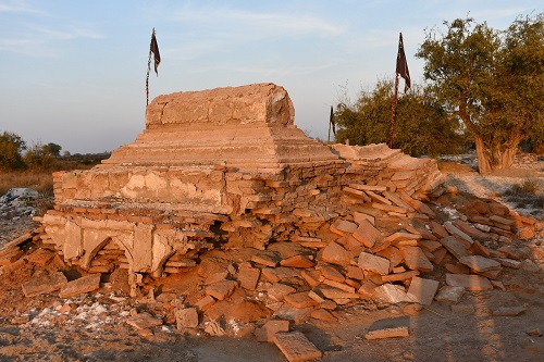 Crumbling graves of Kalhora soldiers in Pir Qaim Shah graveyard near Naushahro Abro