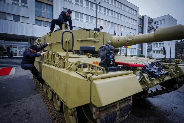 Observations of an Expat: Ukraine Tanks Conundrum