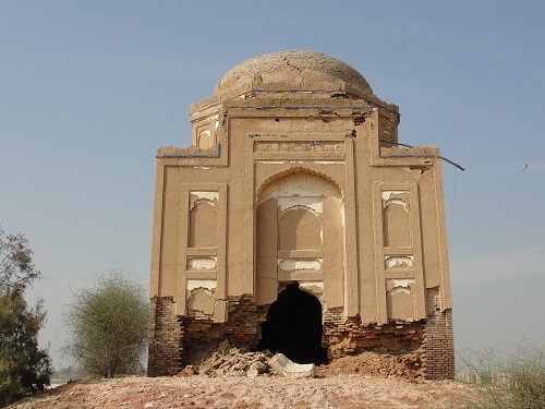 Tomb of a Thaheem noble near Dakhan, in Garhi Yasin taluka