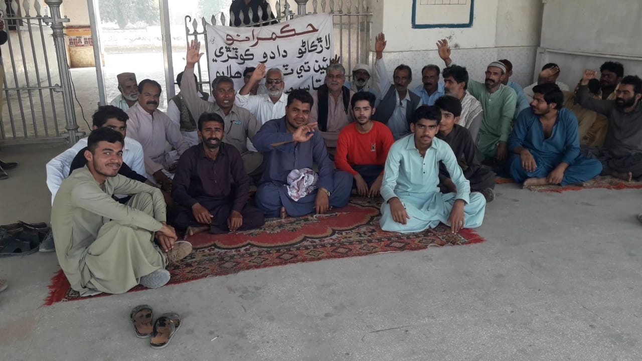 Dadu-Hunger strike-Sindh Courier
