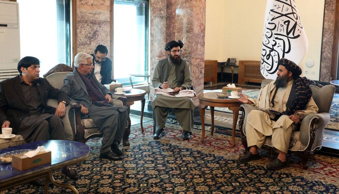 Pakistan delegation meets Taliban leader - photo courtesy Twitter