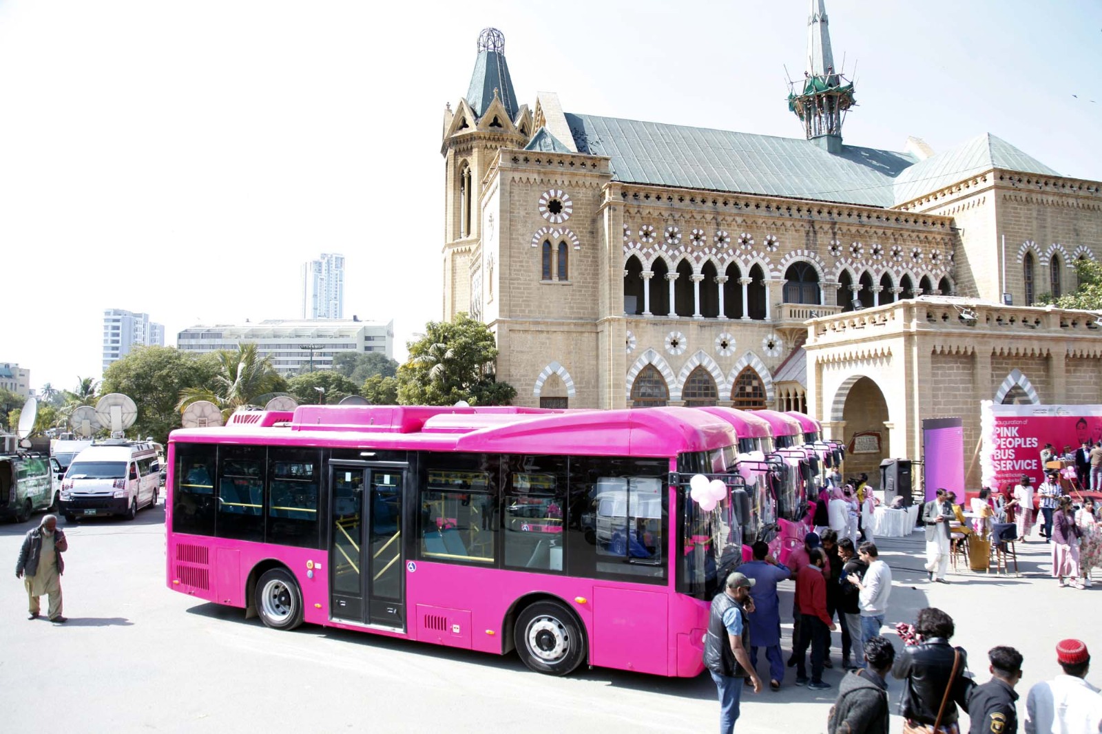 Pink-Bus-Service-Sindh Courier-1