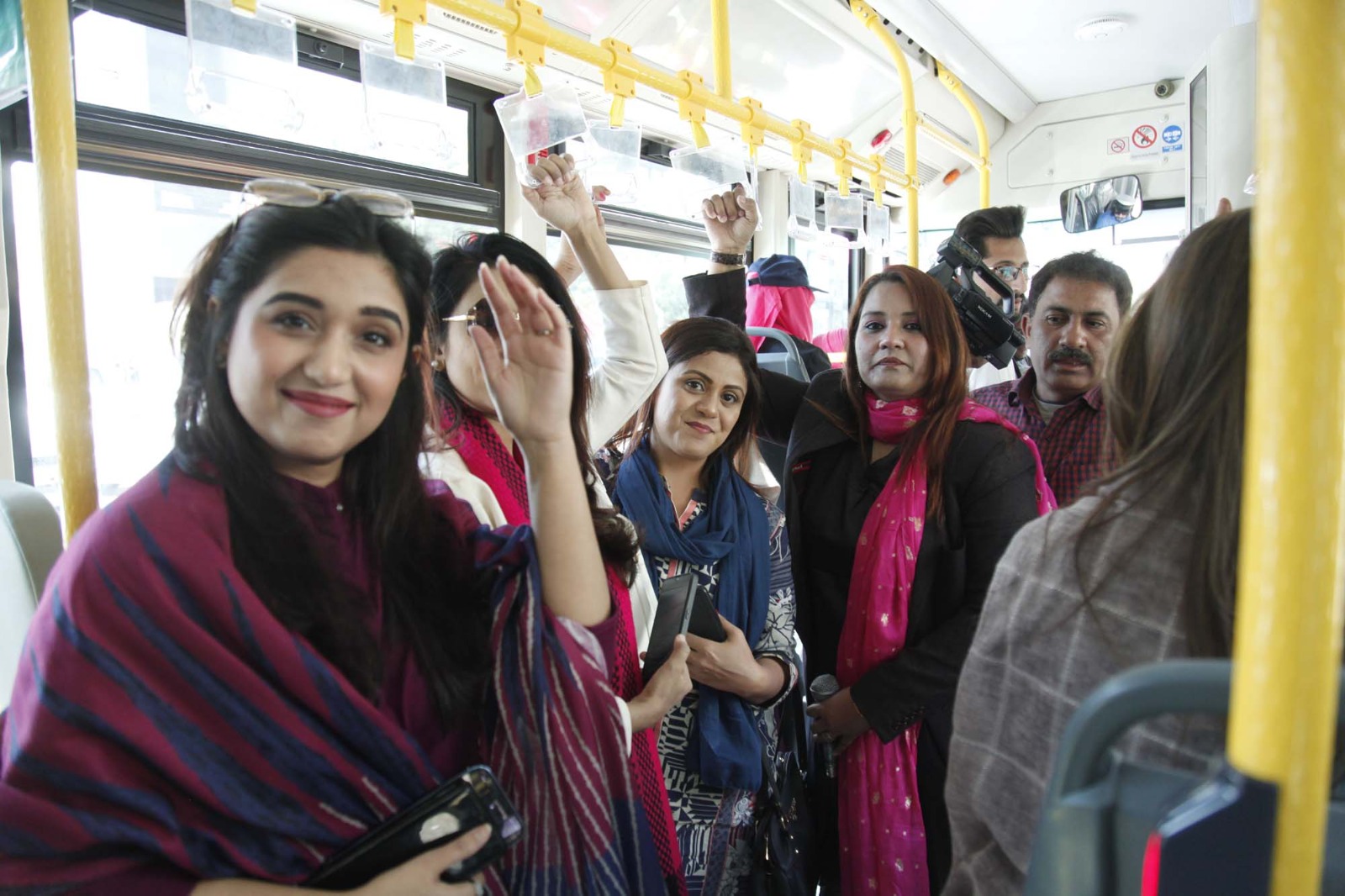 Pink-Bus-Service-Sindh Courier-2