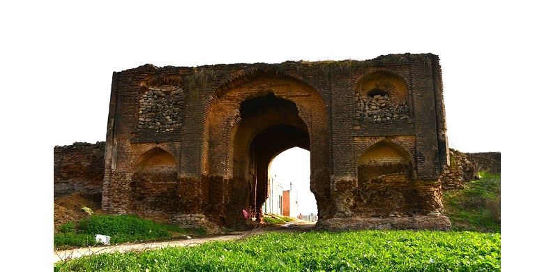 A-general-view-of-the-main-portal-of-Pakka-Sarai