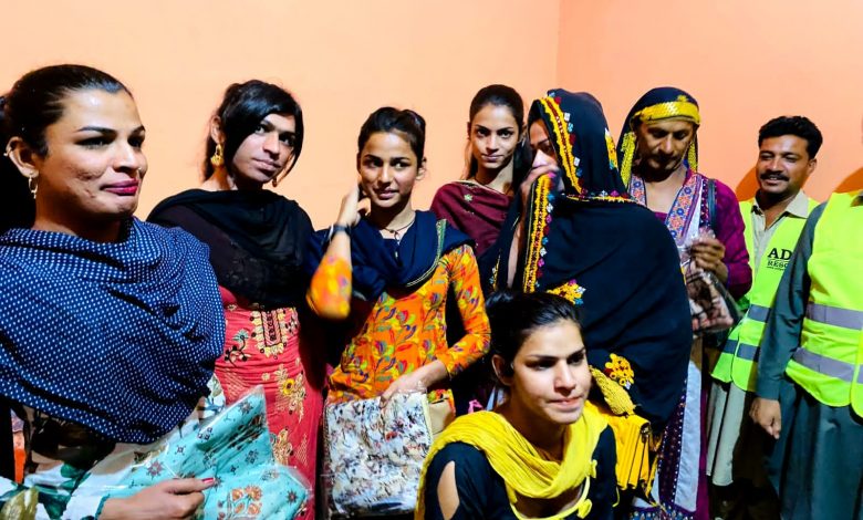 Photo of NGO distributes Eid clothes among transgender community of Dadu