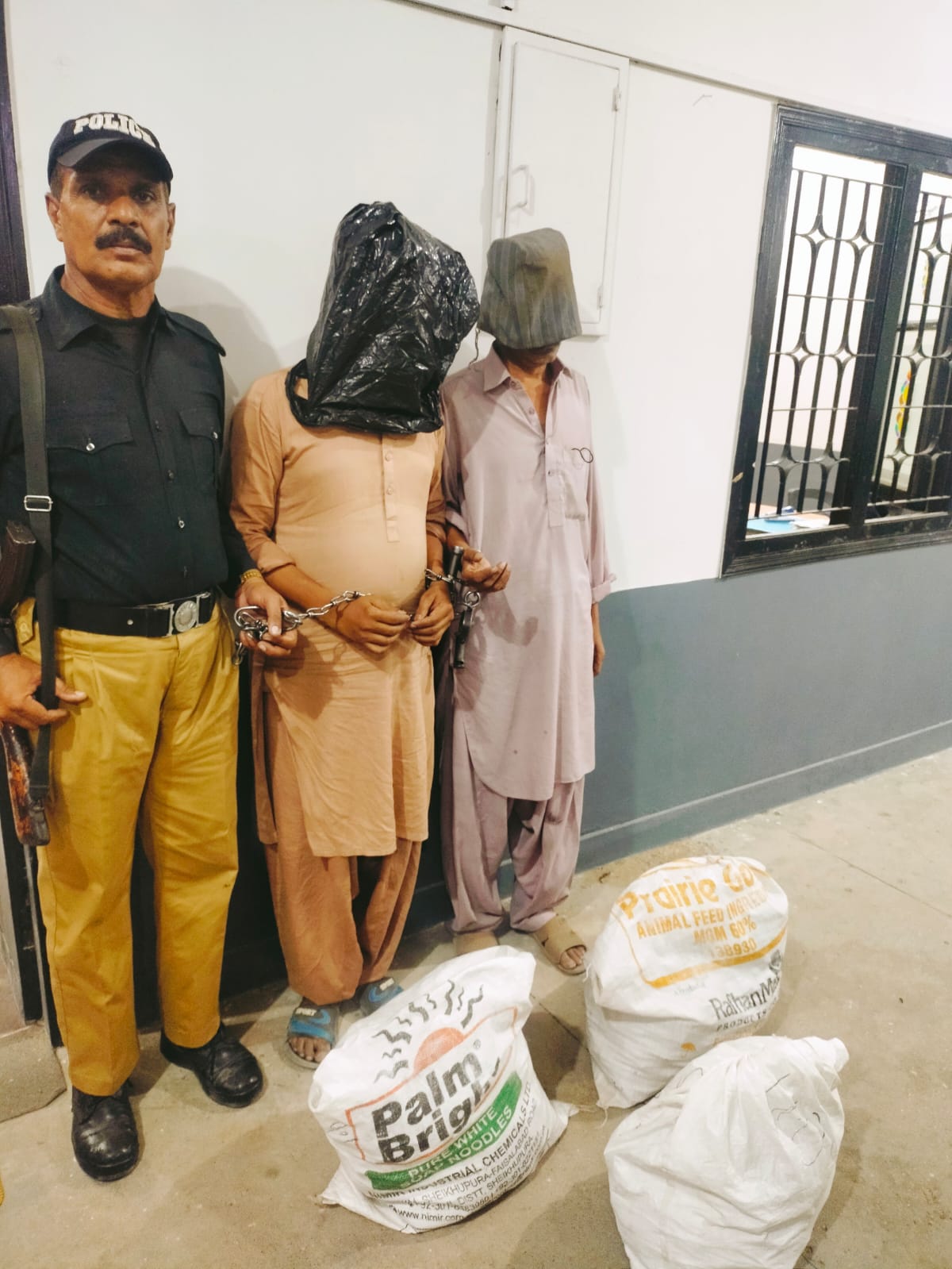 Hyderabad-Drug-Peddlers-Photo-by-Police-1