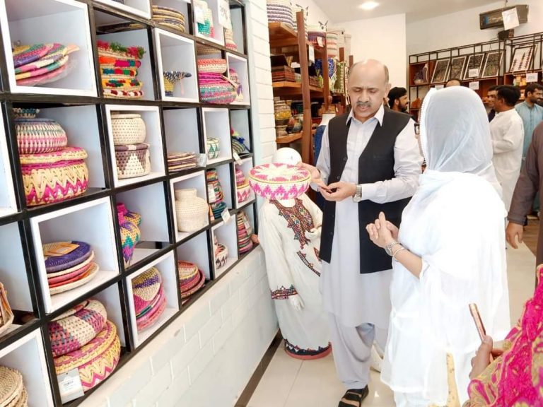 Sindh’s traditional handicrafts put on display in Sukkur