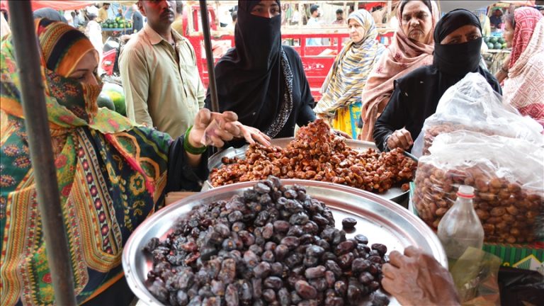 Skyrocketing inflation leaves millions of Pakistanis struggling in Ramadan