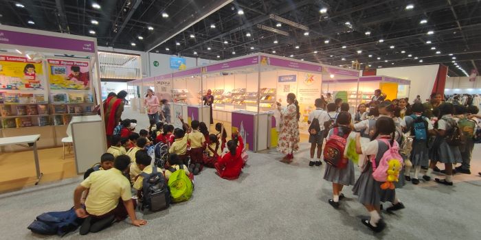 School children visit and read children books at the Living Cities Union section