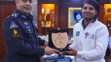 Photo of Mountaineer Asad Memon honored by Sindh Special Security Unit