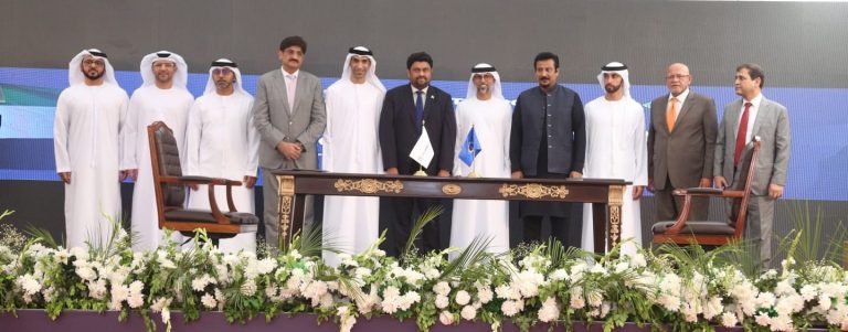 Group photo of UAE and Pakistan officials after signing leasing agreement of Karachi Port