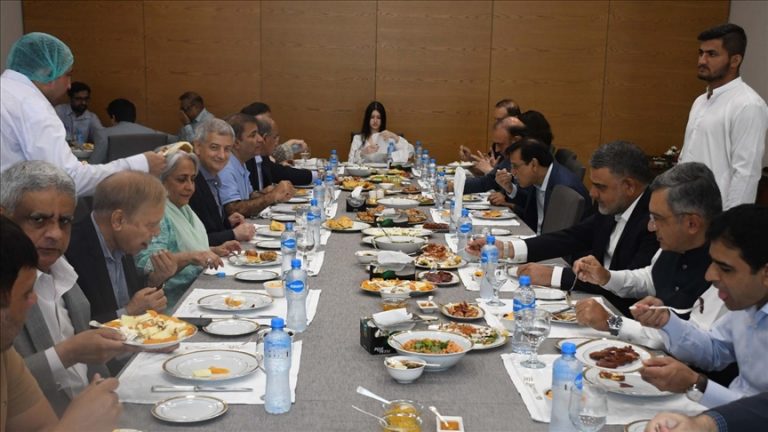 Turkish cuisine brings together Pakistani politicians, scholars, officials