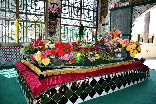 Grave-of-Khalifa-Fatehuddin-Majzub-also-called-Pir-Fateh-Ali