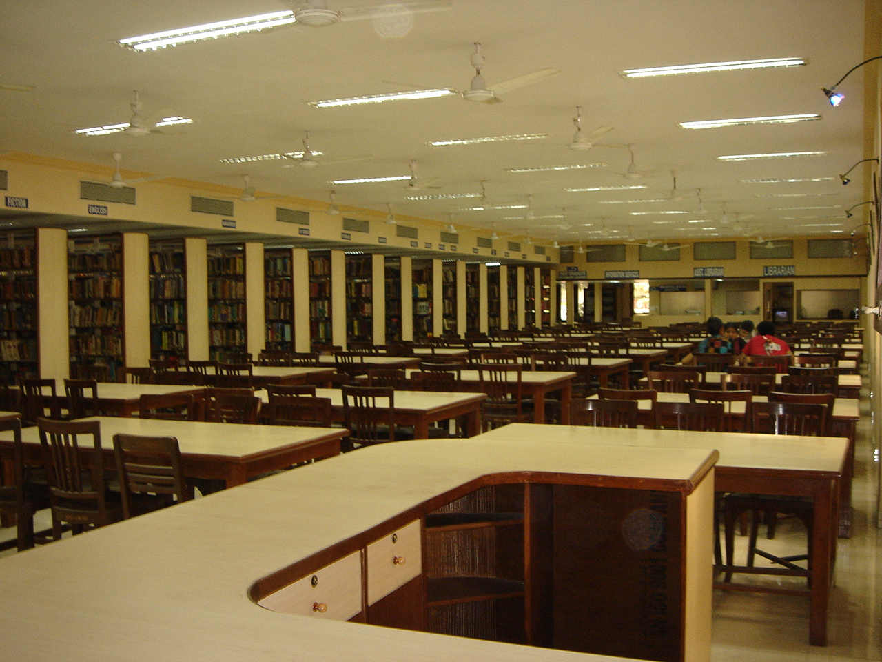 Kishinchand_Chellaram_College_library