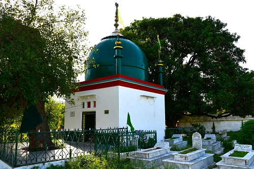 Shrine-of-Sain-Barkhurdar-and-his-son-Sain-Eddu-at-Mohra-Kunwan-in-Nala-Muslamana