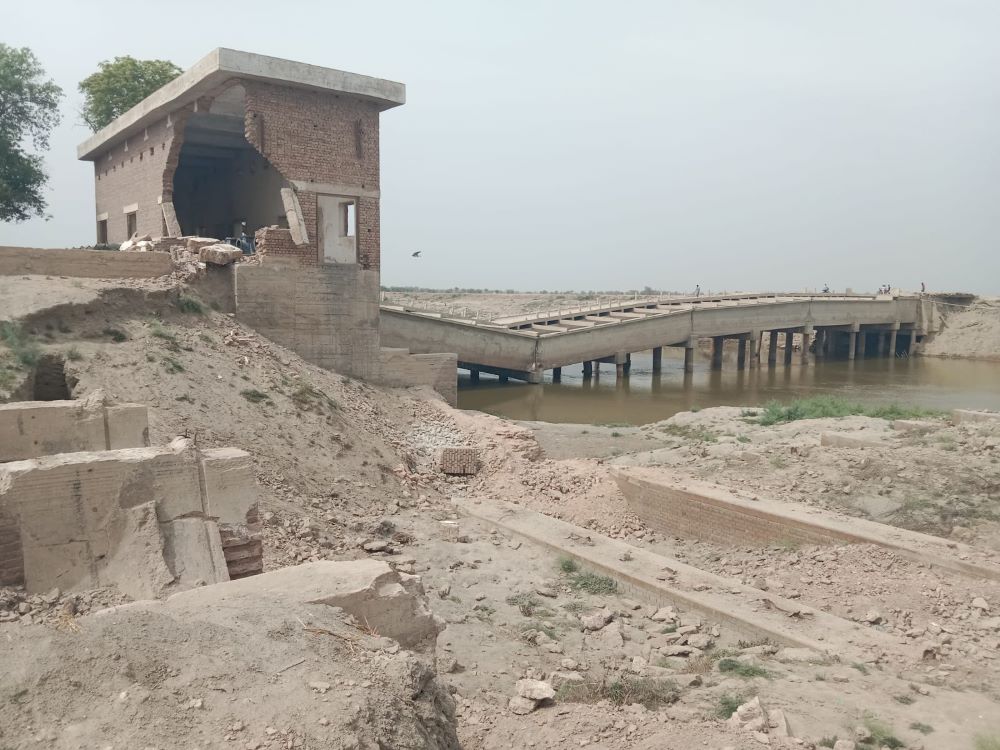 Kari-Mori-Bridge-Johi-Sindh-Courier-1