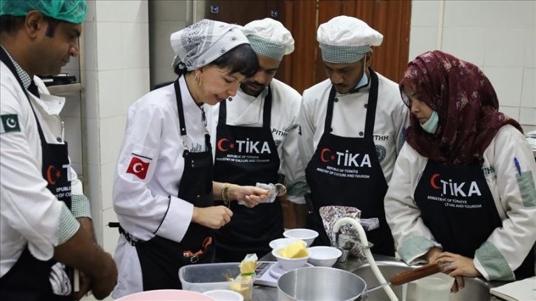 Pakistani chefs trained to prepare Turkish cuisine
