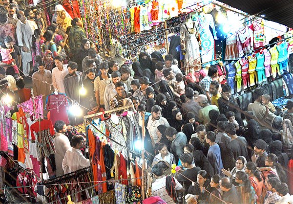 eid-shopping-frenzy-reaches-its-peak-6b063c6de58c400bb71f0f890ffb3544
