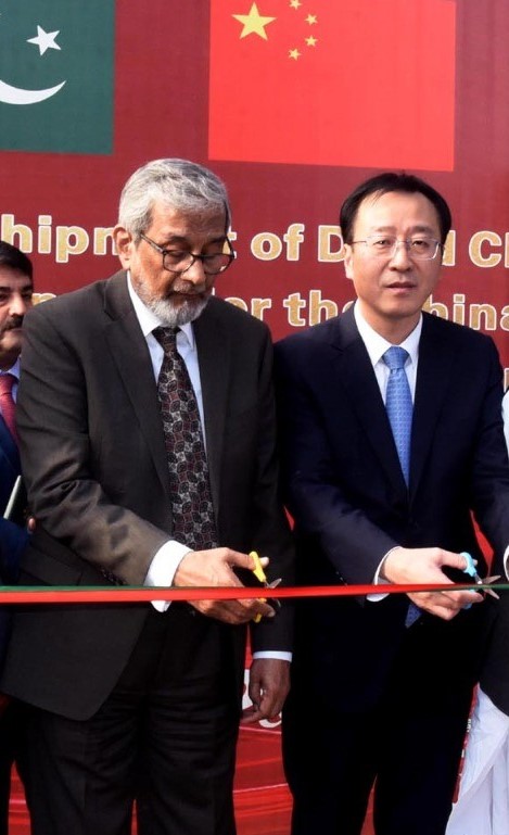 Sindh Chief Minister and Chinese Envoy inaugurating Chili export