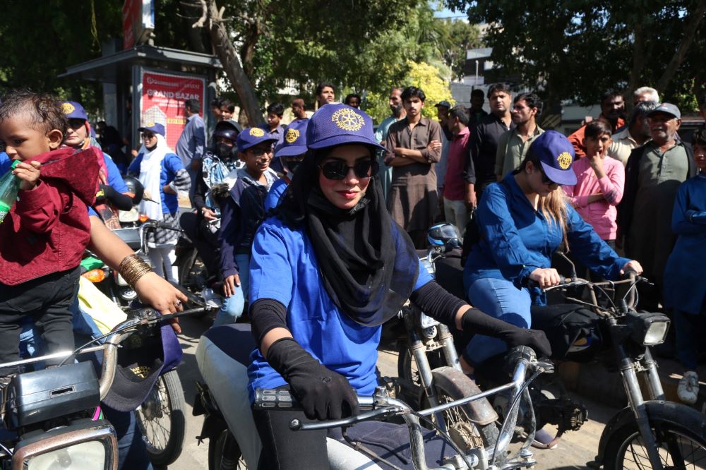 Women-bike-Sindh-Courier
