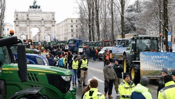 German Farmers Begin Weeklong Protests