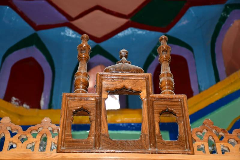 masters-of-wood-carving-the-babalani-artisans-of-shikarpur-1704520485-4085