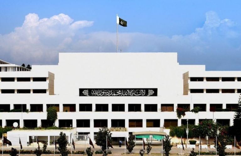 Hung Parliament deepens Pakistan crisis