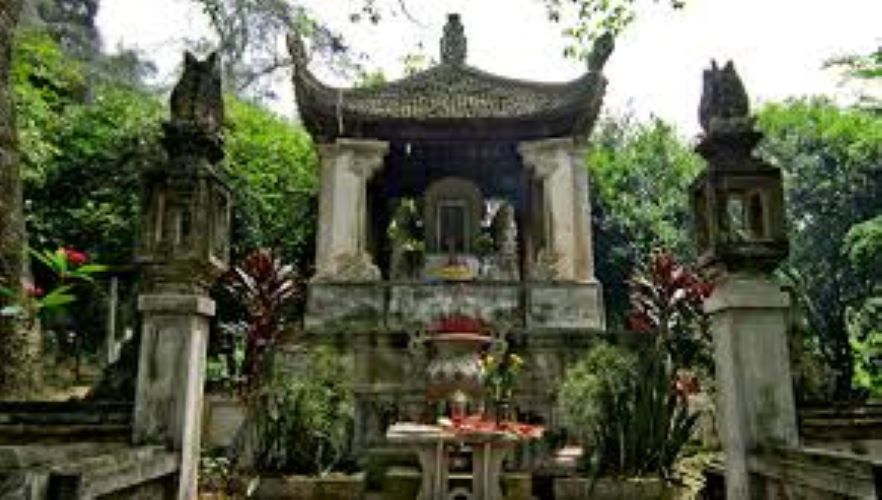 Ngo Quyen Temple and Mausoleum in Hanoi