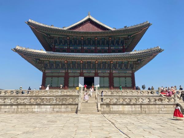 Geunjeongjeon-Hall-The-Throne-hall
