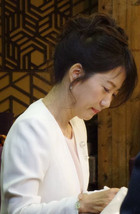 Kim Do Yeon Korea Sindh Courier