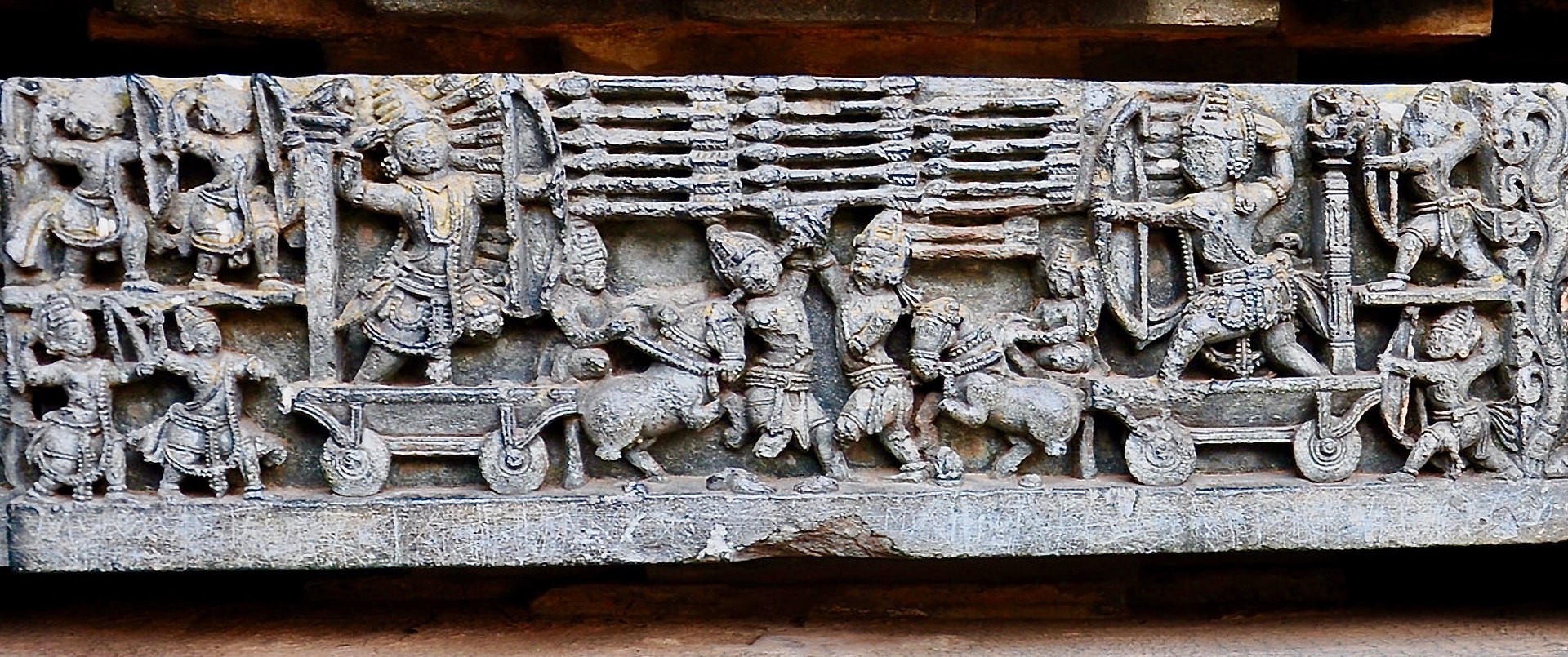 1920px-Arjuna_Karna_final_battle,_Kurukshetra_war,_12th-century_Mahabharata_relief,_Hoysalesvara_temple_Halebidu