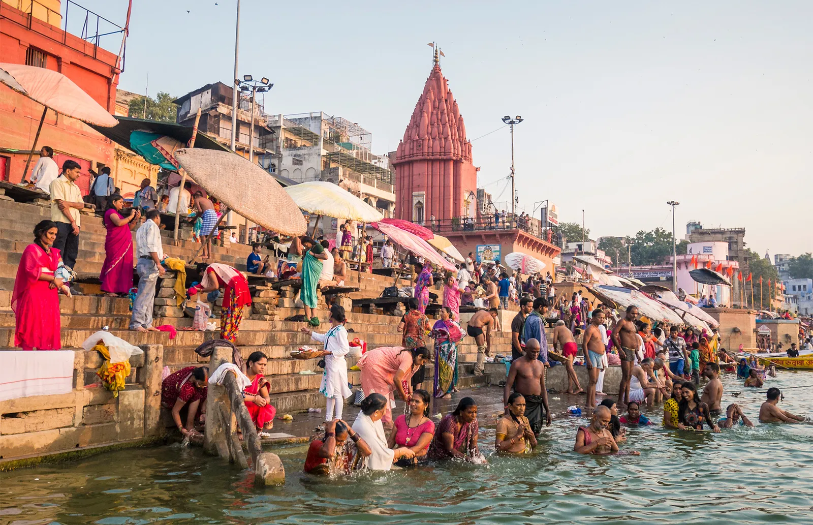 pilgrims-Varanasi-Ganges-River-India-Uttar-Pradesh