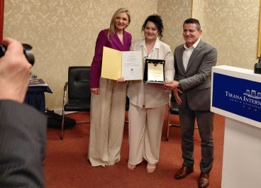 Angela Kosta-Award-Sindh Courier