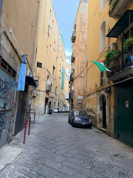 Naples 18-Sindh Courier