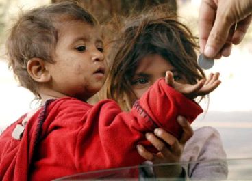 child-beggars-on-road