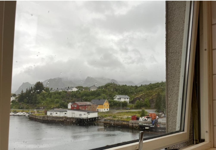 On the way to Lofoten - hostel - Sindh Courier