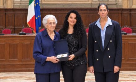 Angela-Kosta-Award-Sindh Courier