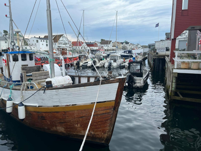 Henningsvaer 5- Sindh Courier